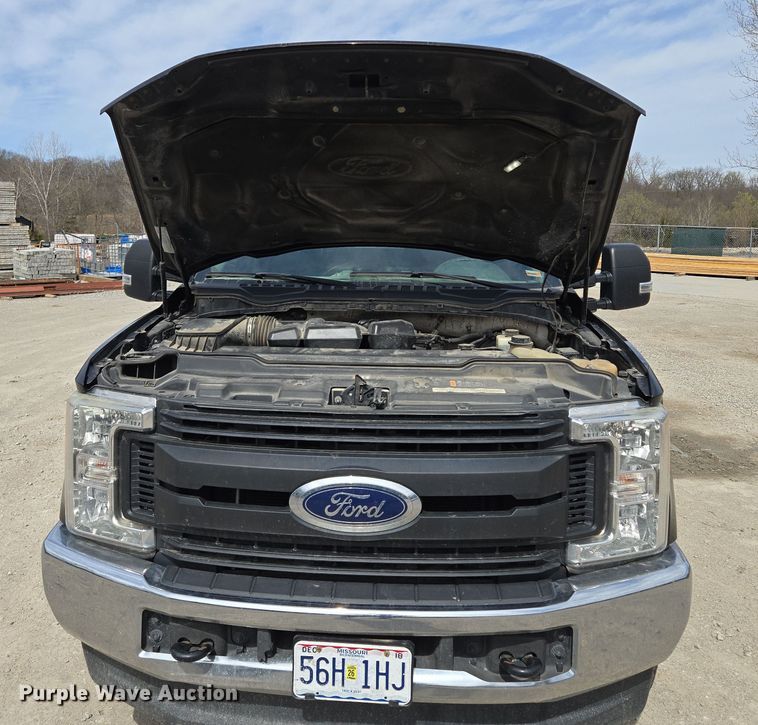 image for item EQ6907 2017 Ford  F250 Super Duty XL  Crew Cab pickup truck