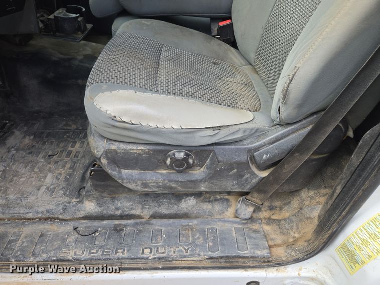 image for item EQ6909 2014 Ford  F350 Super Duty XL utility bed pickup truck