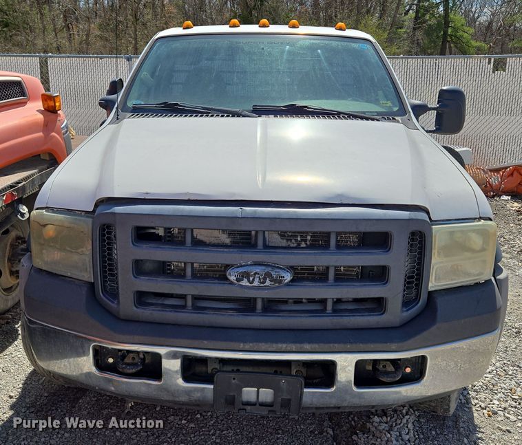 image for item EQ6910 2006 Ford  F550 Super Duty XL flatbed truck