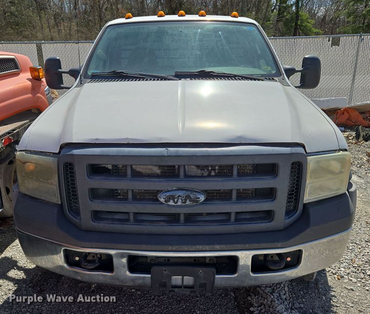 image for item EQ6910 2006 Ford  F550 Super Duty XL flatbed truck