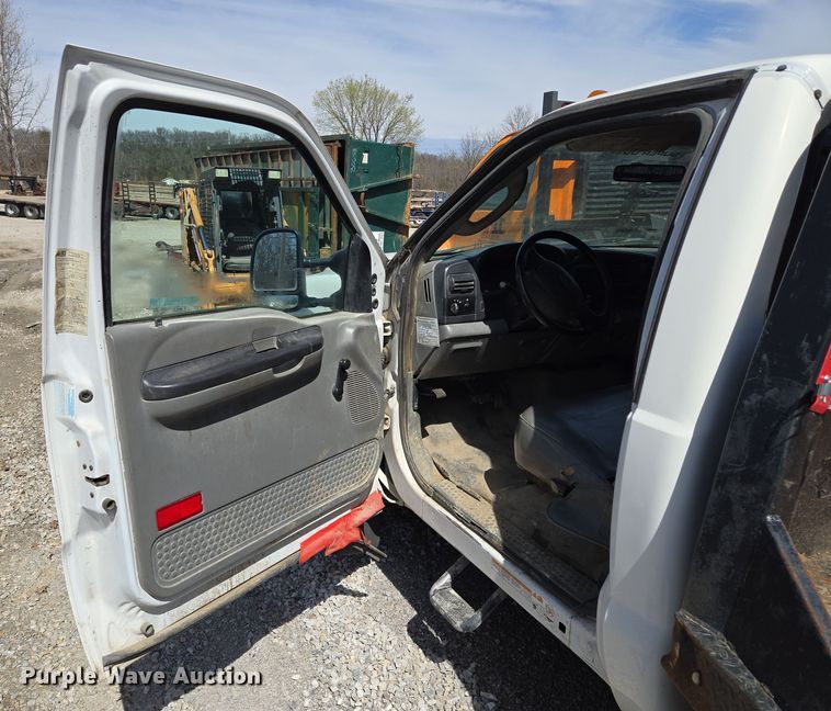 image for item EQ6910 2006 Ford  F550 Super Duty XL flatbed truck