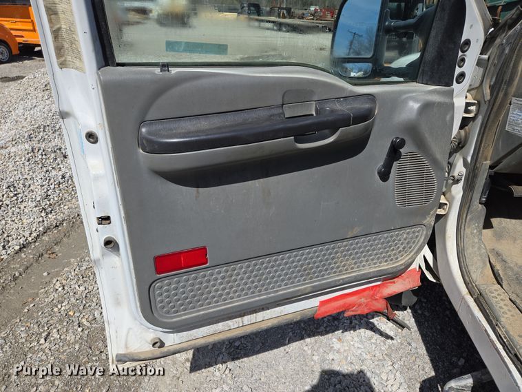 image for item EQ6910 2006 Ford  F550 Super Duty XL flatbed truck