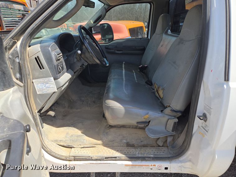 image for item EQ6910 2006 Ford  F550 Super Duty XL flatbed truck