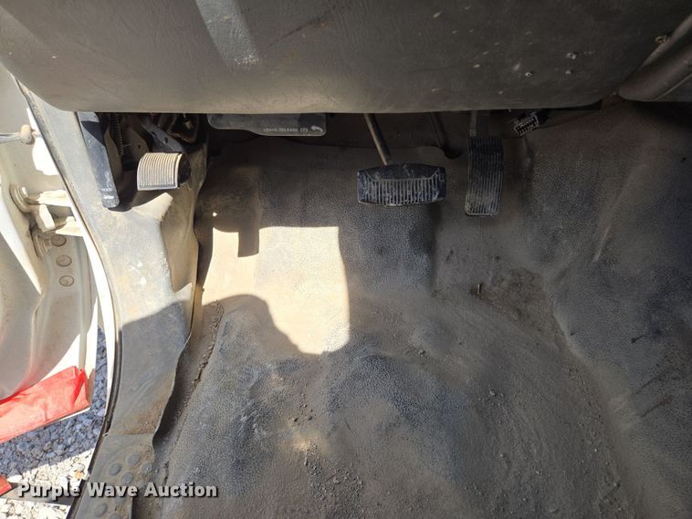 image for item EQ6910 2006 Ford  F550 Super Duty XL flatbed truck