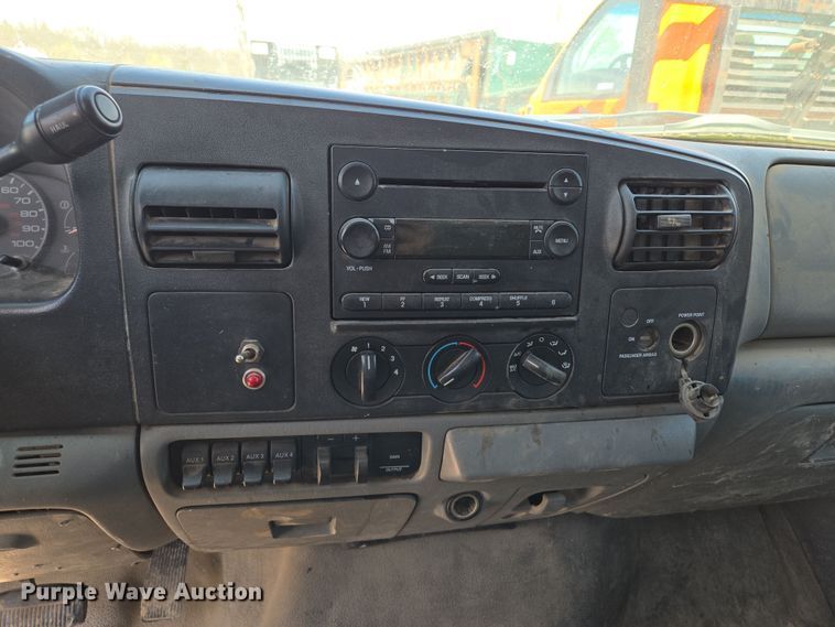 image for item EQ6910 2006 Ford  F550 Super Duty XL flatbed truck