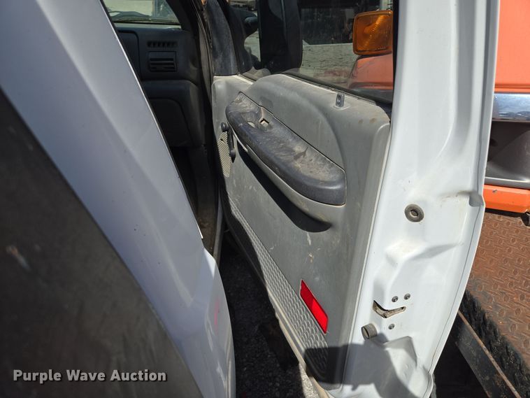 image for item EQ6910 2006 Ford  F550 Super Duty XL flatbed truck