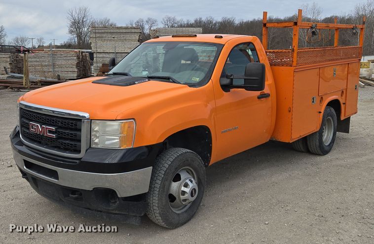 image for item EQ6913 2011 GMC  Sierra 3500HD utility bed pickup truck