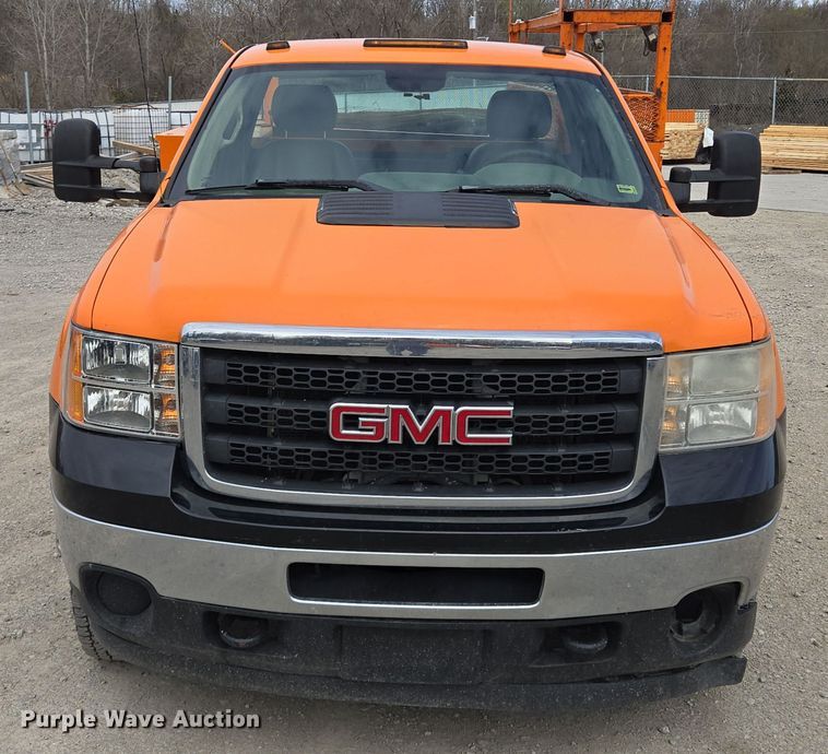 image for item EQ6913 2011 GMC  Sierra 3500HD utility bed pickup truck