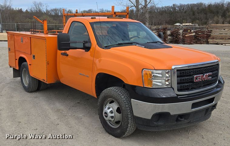 image for item EQ6913 2011 GMC  Sierra 3500HD utility bed pickup truck