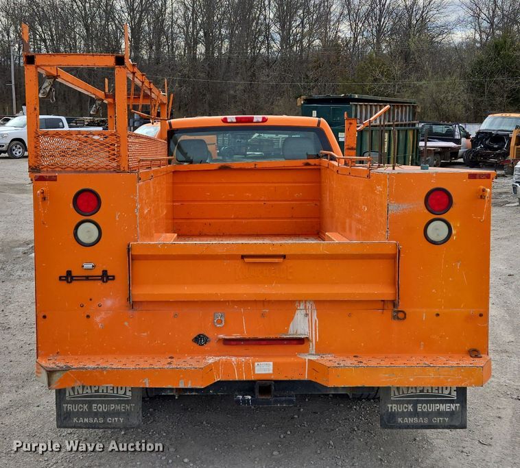 image for item EQ6913 2011 GMC  Sierra 3500HD utility bed pickup truck