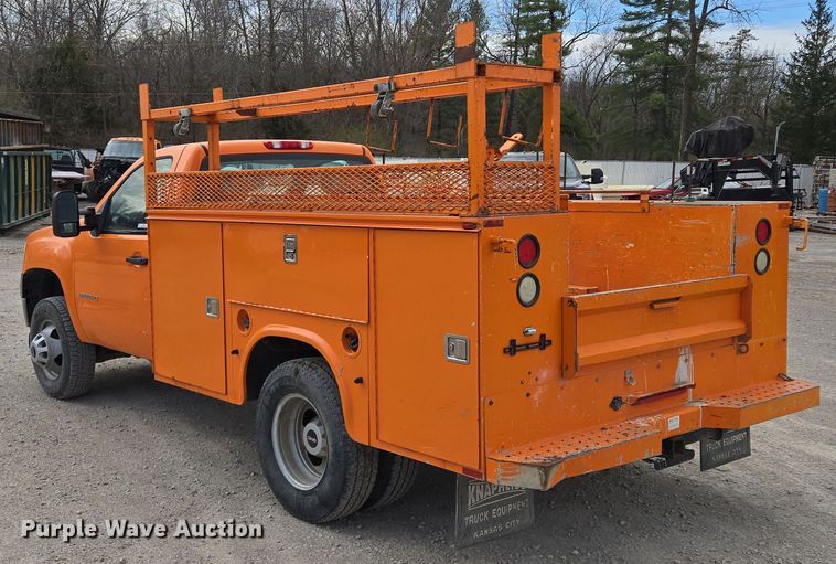 image for item EQ6913 2011 GMC  Sierra 3500HD utility bed pickup truck