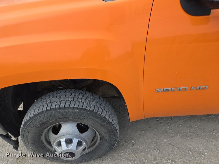 image for item EQ6913 2011 GMC  Sierra 3500HD utility bed pickup truck