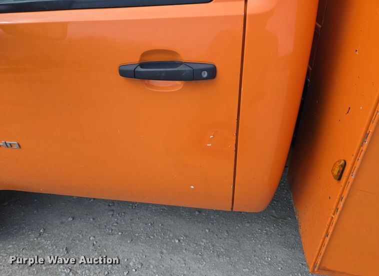 image for item EQ6913 2011 GMC  Sierra 3500HD utility bed pickup truck