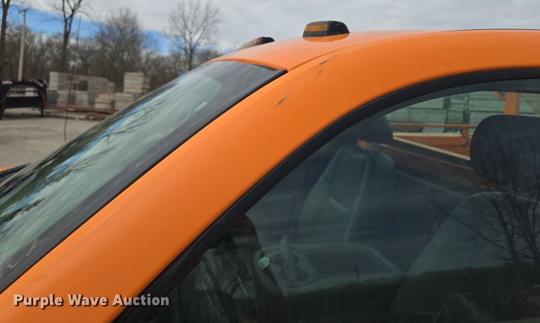 image for item EQ6913 2011 GMC  Sierra 3500HD utility bed pickup truck