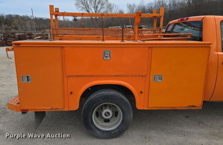 image for item EQ6913 2011 GMC  Sierra 3500HD utility bed pickup truck