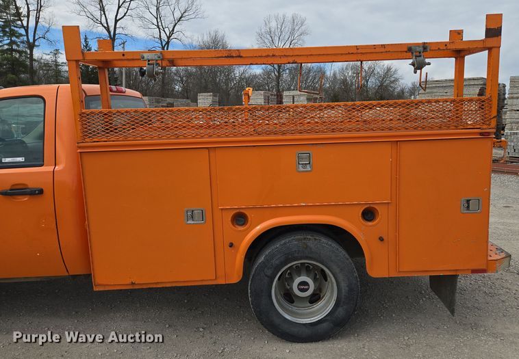 image for item EQ6913 2011 GMC  Sierra 3500HD utility bed pickup truck