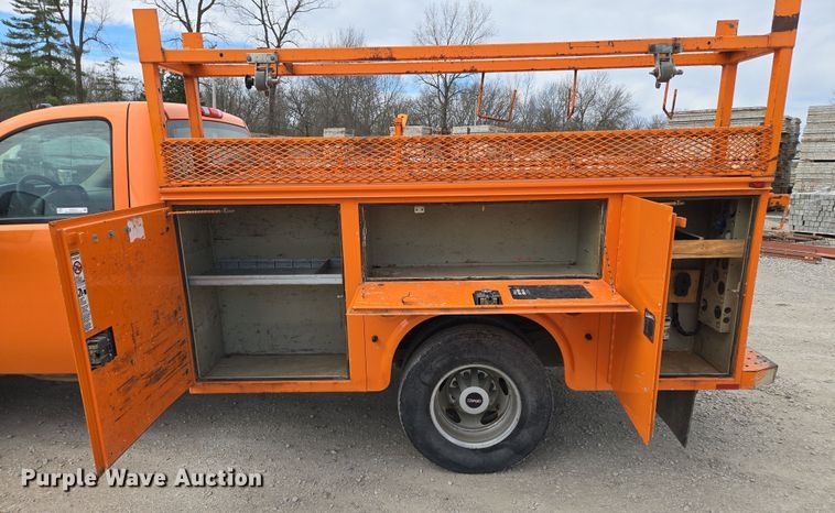 image for item EQ6913 2011 GMC  Sierra 3500HD utility bed pickup truck