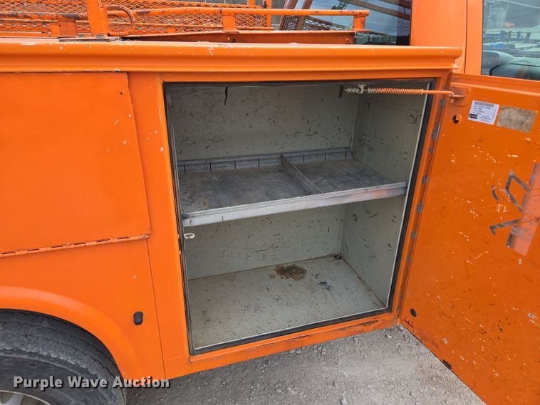 image for item EQ6913 2011 GMC  Sierra 3500HD utility bed pickup truck