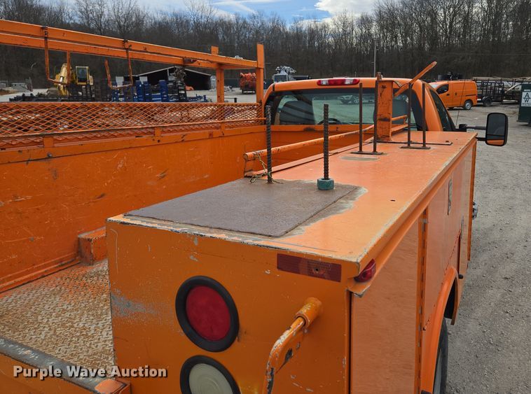 image for item EQ6913 2011 GMC  Sierra 3500HD utility bed pickup truck