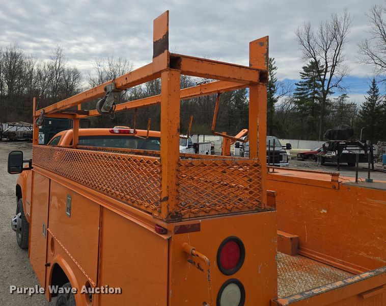 image for item EQ6913 2011 GMC  Sierra 3500HD utility bed pickup truck