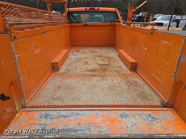 image for item EQ6913 2011 GMC  Sierra 3500HD utility bed pickup truck