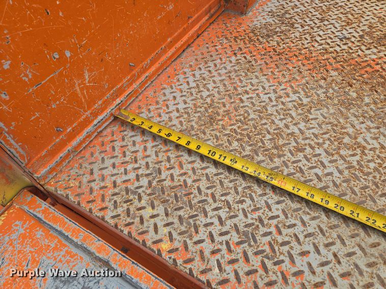 image for item EQ6913 2011 GMC  Sierra 3500HD utility bed pickup truck