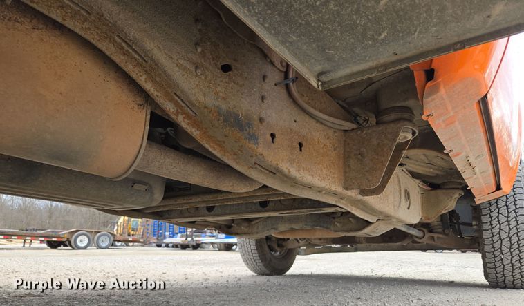 image for item EQ6913 2011 GMC  Sierra 3500HD utility bed pickup truck