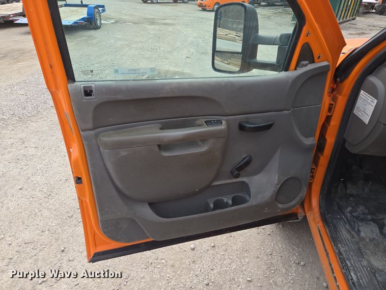 image for item EQ6913 2011 GMC  Sierra 3500HD utility bed pickup truck