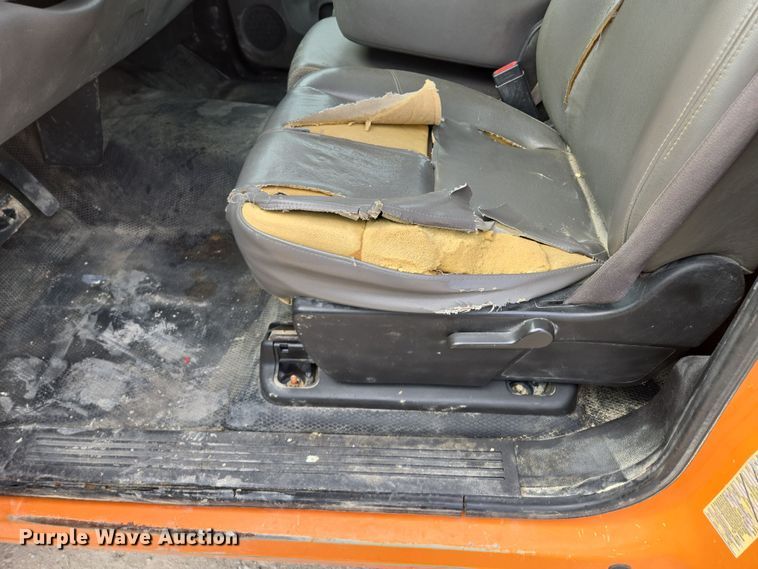 image for item EQ6913 2011 GMC  Sierra 3500HD utility bed pickup truck