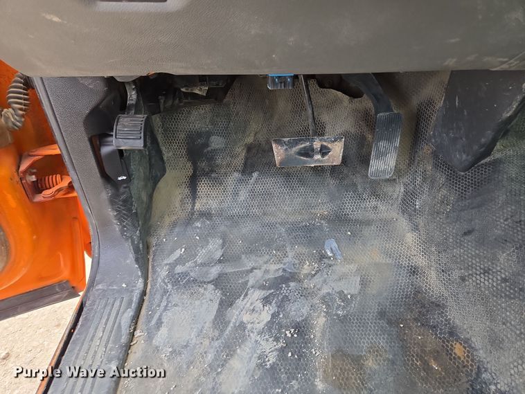 image for item EQ6913 2011 GMC  Sierra 3500HD utility bed pickup truck