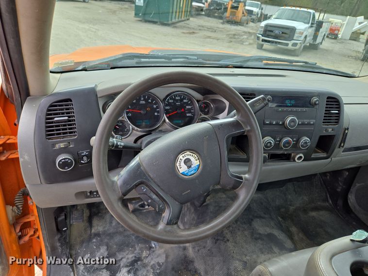 image for item EQ6913 2011 GMC  Sierra 3500HD utility bed pickup truck