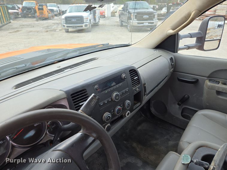 image for item EQ6913 2011 GMC  Sierra 3500HD utility bed pickup truck