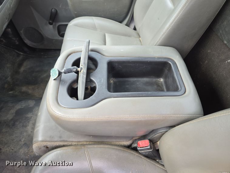 image for item EQ6913 2011 GMC  Sierra 3500HD utility bed pickup truck