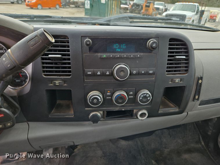 image for item EQ6913 2011 GMC  Sierra 3500HD utility bed pickup truck