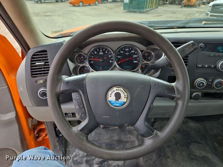 image for item EQ6913 2011 GMC  Sierra 3500HD utility bed pickup truck