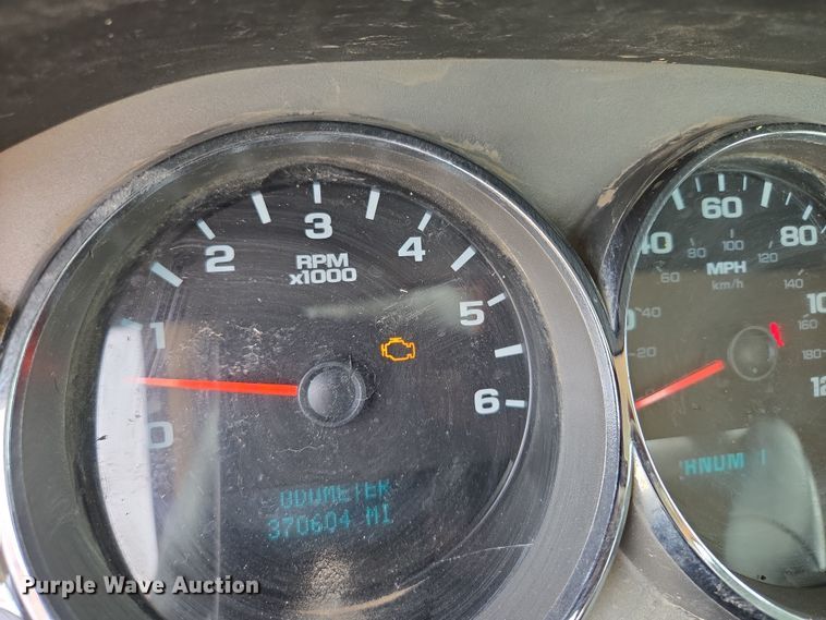 image for item EQ6913 2011 GMC  Sierra 3500HD utility bed pickup truck