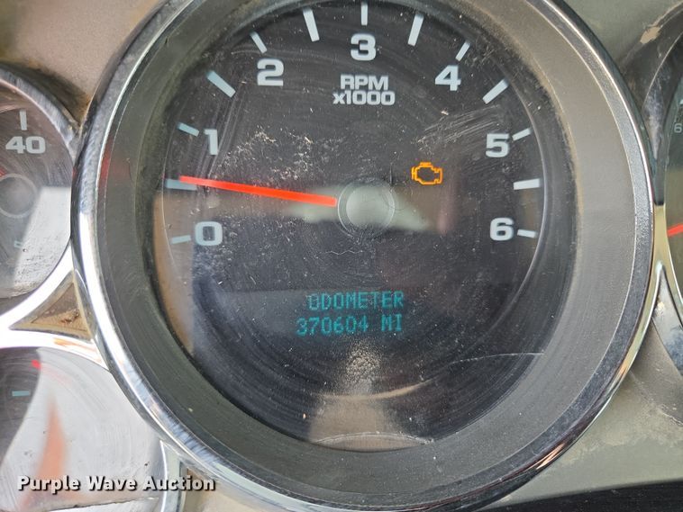 image for item EQ6913 2011 GMC  Sierra 3500HD utility bed pickup truck