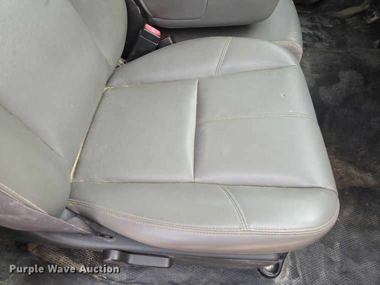 image for item EQ6913 2011 GMC  Sierra 3500HD utility bed pickup truck