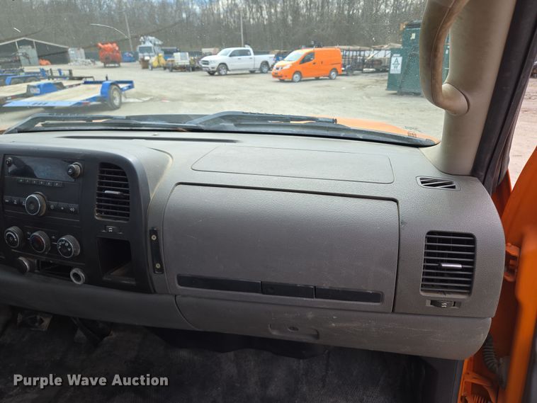 image for item EQ6913 2011 GMC  Sierra 3500HD utility bed pickup truck