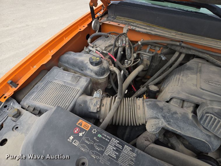 image for item EQ6913 2011 GMC  Sierra 3500HD utility bed pickup truck