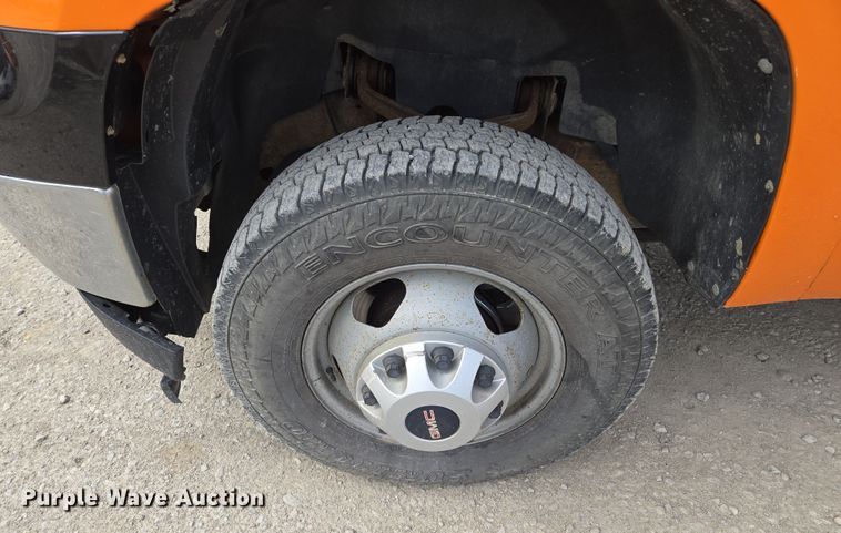 image for item EQ6913 2011 GMC  Sierra 3500HD utility bed pickup truck