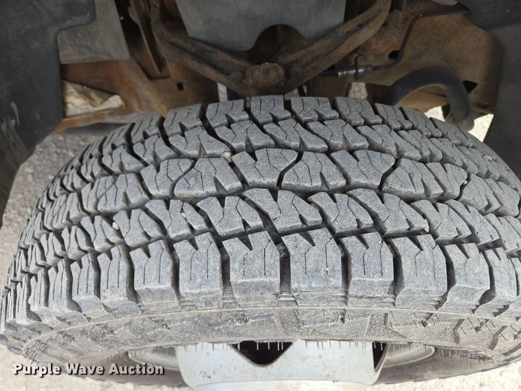 image for item EQ6913 2011 GMC  Sierra 3500HD utility bed pickup truck