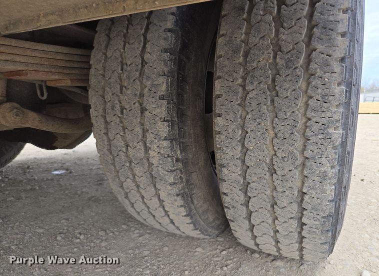 image for item EQ6913 2011 GMC  Sierra 3500HD utility bed pickup truck