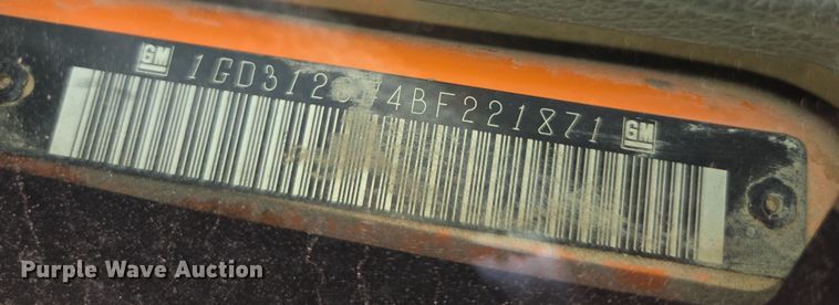 image for item EQ6913 2011 GMC  Sierra 3500HD utility bed pickup truck