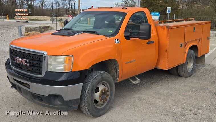 image for item EQ6915 2011 GMC  Sierra 3500HD  utility bed pickup truck