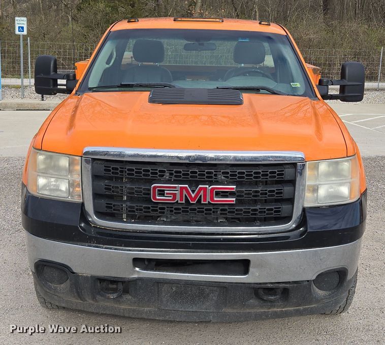 image for item EQ6915 2011 GMC  Sierra 3500HD  utility bed pickup truck