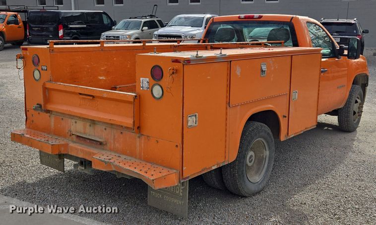 image for item EQ6915 2011 GMC  Sierra 3500HD  utility bed pickup truck