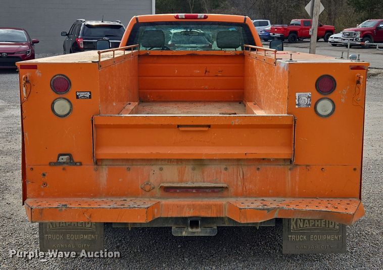 image for item EQ6915 2011 GMC  Sierra 3500HD  utility bed pickup truck