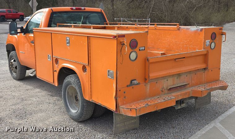 image for item EQ6915 2011 GMC  Sierra 3500HD  utility bed pickup truck