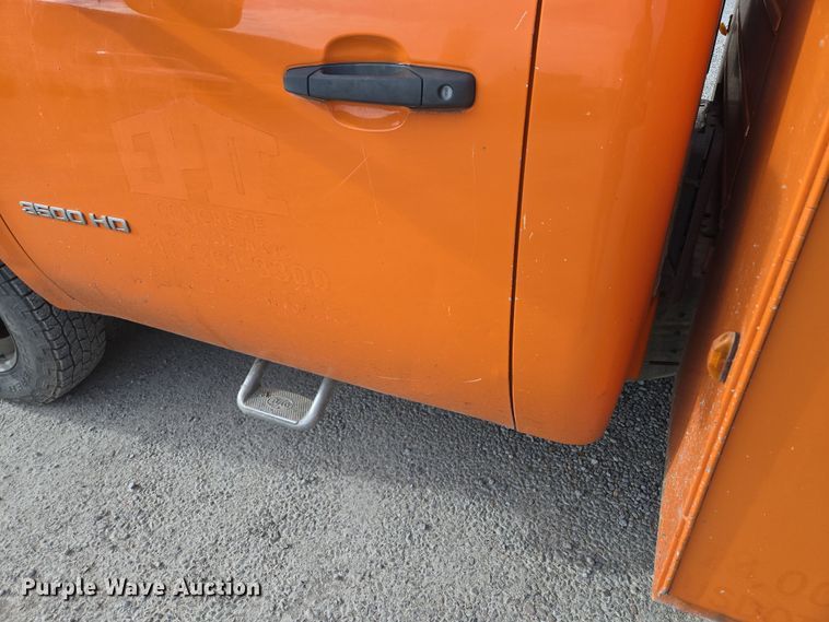 image for item EQ6915 2011 GMC  Sierra 3500HD  utility bed pickup truck